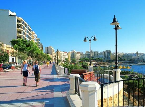 Modern 1Br Maisonette Steps From The Promenade Sliema Exterior photo